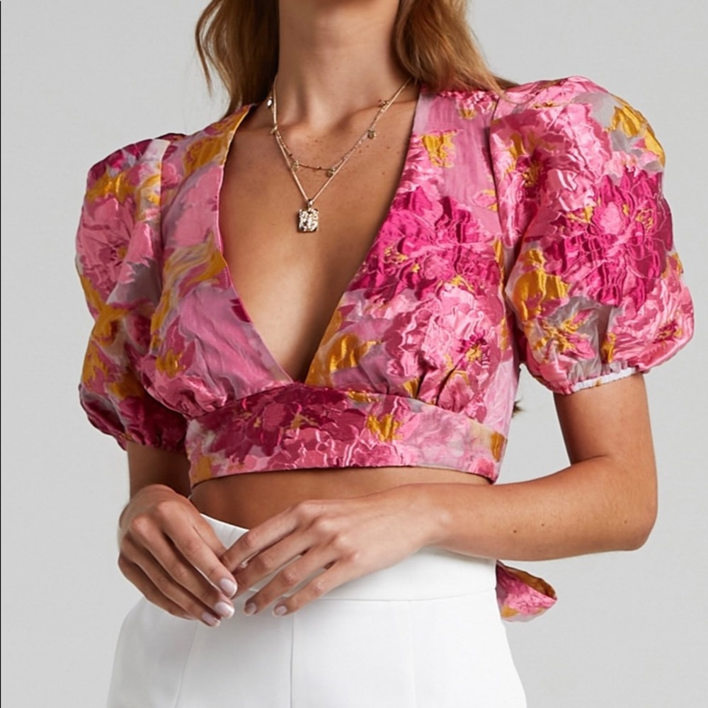 Showpiece Crop Top
